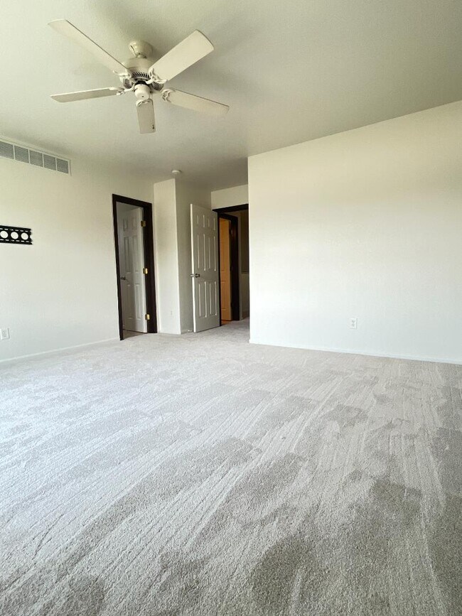Building Photo - 5260 Cornerstone Dr