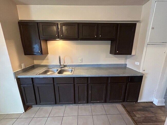 Building Photo - *COMING SOON* Downstairs 1BD/1BA Near San Antonio College – Easy Access, Central Location!