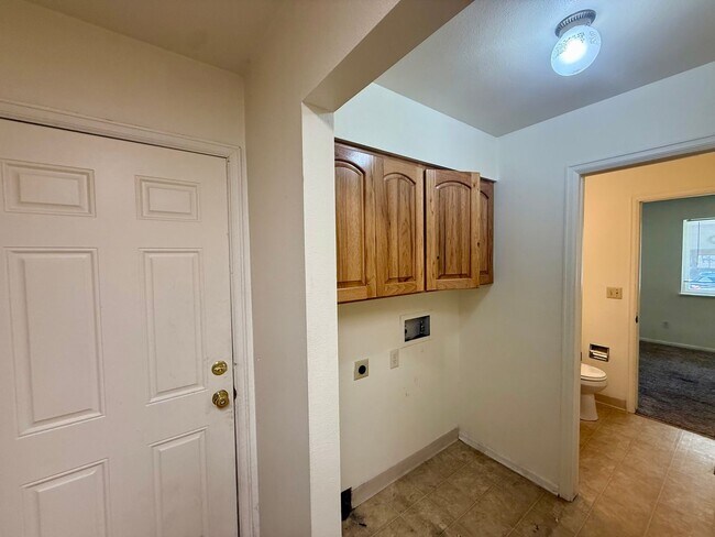 Building Photo - Spacious 4 Bed, 2.5 Bath Home in Fort Collins