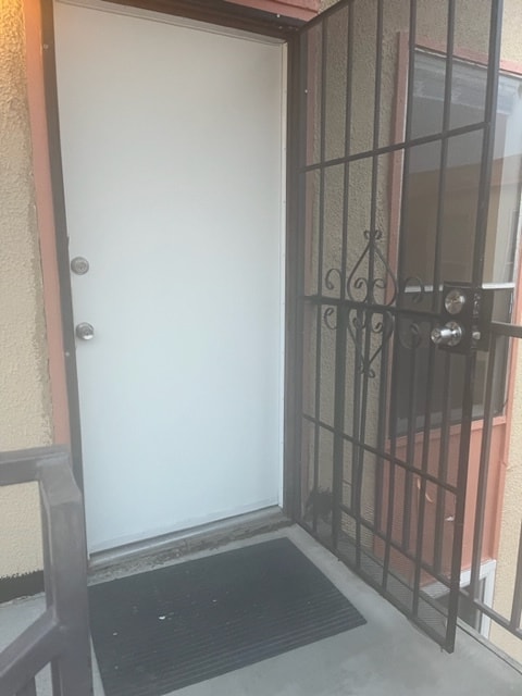 Entry - 1620 N Wilmot Rd