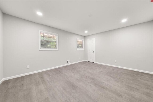 Building Photo - 2637 Lester St