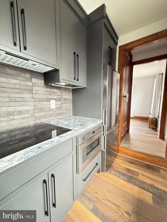 Building Photo - 295 E Main St