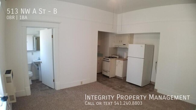 Building Photo - 513 NW A St