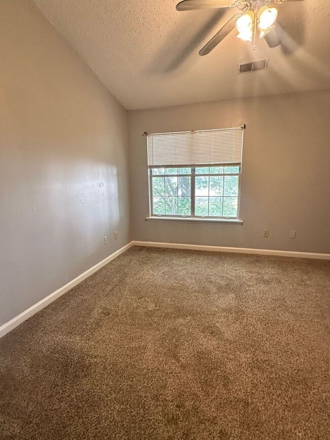 Building Photo - Coming Soon! 2 Bedroom Townhouse