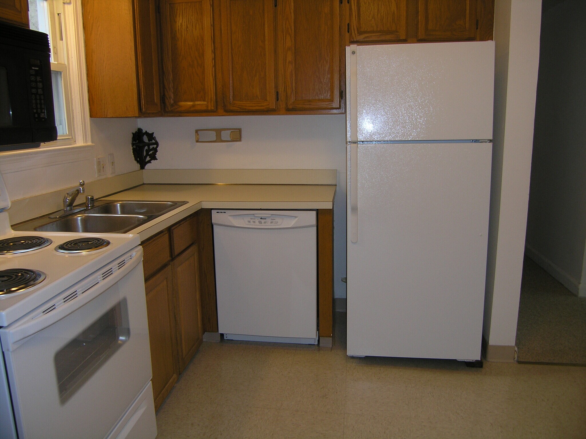 Building Photo - 1343 Rosewood St