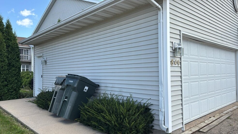 Building Photo - 849 St Albert the Great Dr