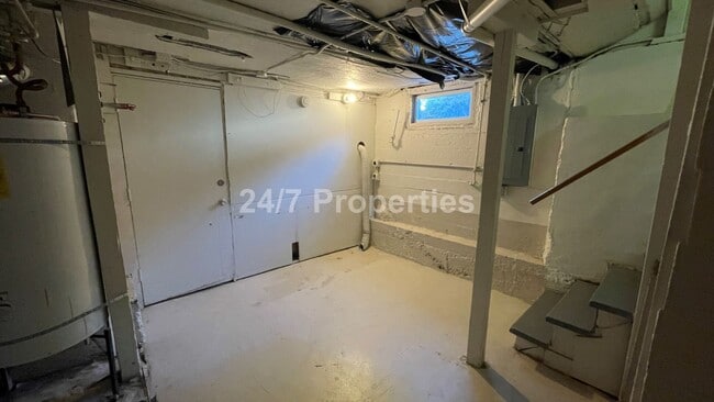 Building Photo - Nostalgic 2 BD | 2 BA House w/ Large Backy...