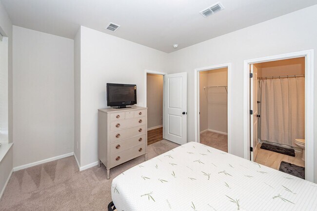 Building Photo - 4 Bedroom, 3.5 Bathroom Townhome in The Marshes at Cooper River - Charleston