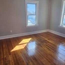 Building Photo - 25 Saxon St