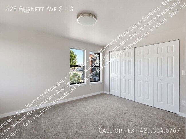 Building Photo - 428 Burnett Ave S