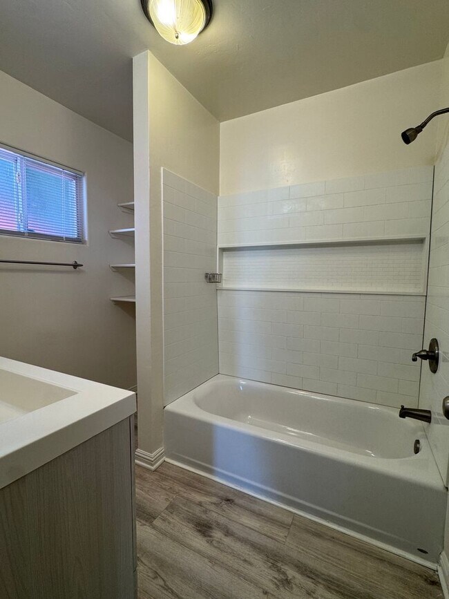 Building Photo - Sherman Oaks 2BD w/ Private Backyard, In-Unit W/D & Parking