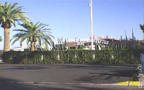 Building Photo - Chandler Estates