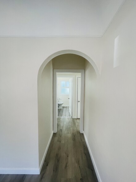 Building Photo - 1208 S St Andrews Pl
