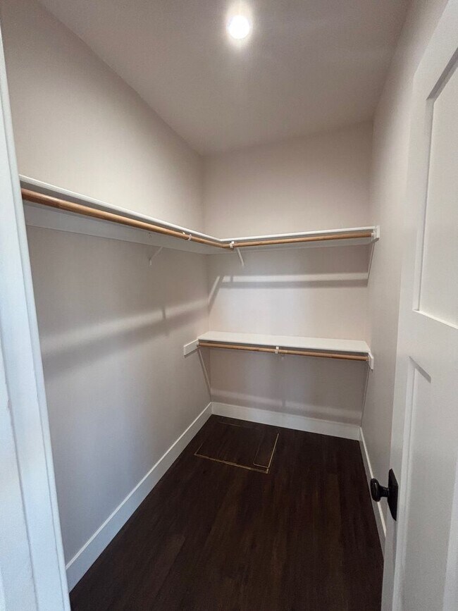 Building Photo - Single Level 3 Bedroom 2 Bathroom Coffey P...