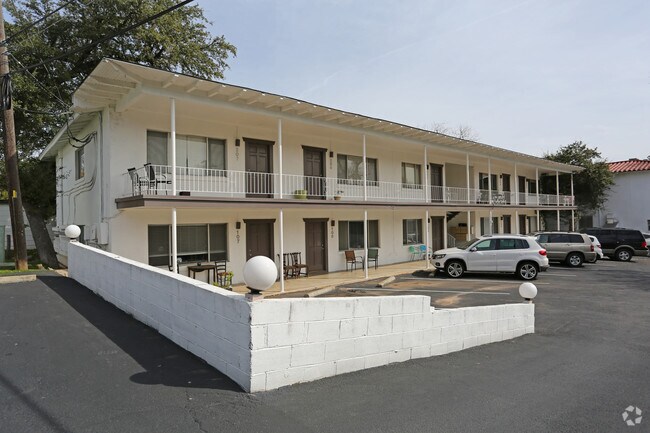 Primary Photo - Governor's Apartments
