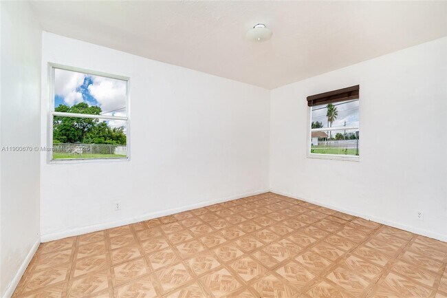 Building Photo - 10015 SW 170th Terrace