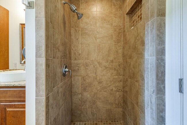 Building Photo - 2104 15th Ave S