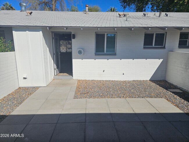 Building Photo - 521 W Maryland Ave