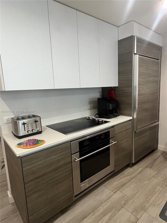 Building Photo - 1100 S Miami Ave