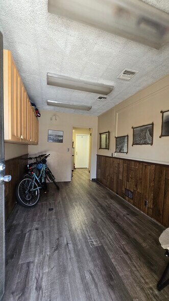 Building Photo - 8404 Pershing Dr