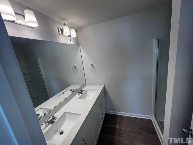 Building Photo - Beautiful 3 Bedroom 2.5 bath