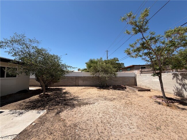 Building Photo - 1317 Pyramid Dr