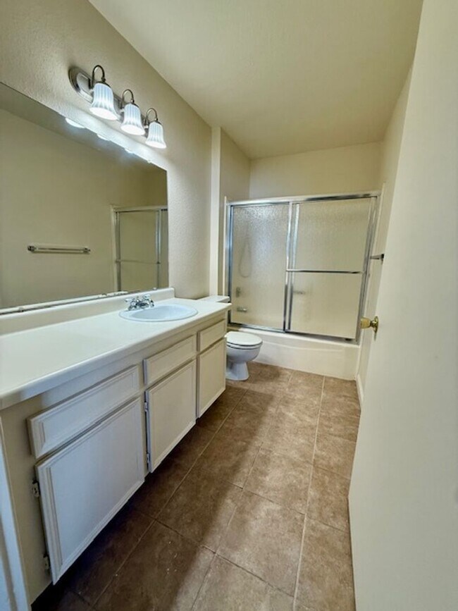 Building Photo - Lovely Mission Valley condo