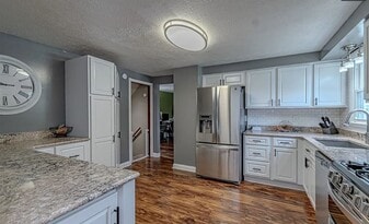 Building Photo - 775 Twin Oaks Blvd