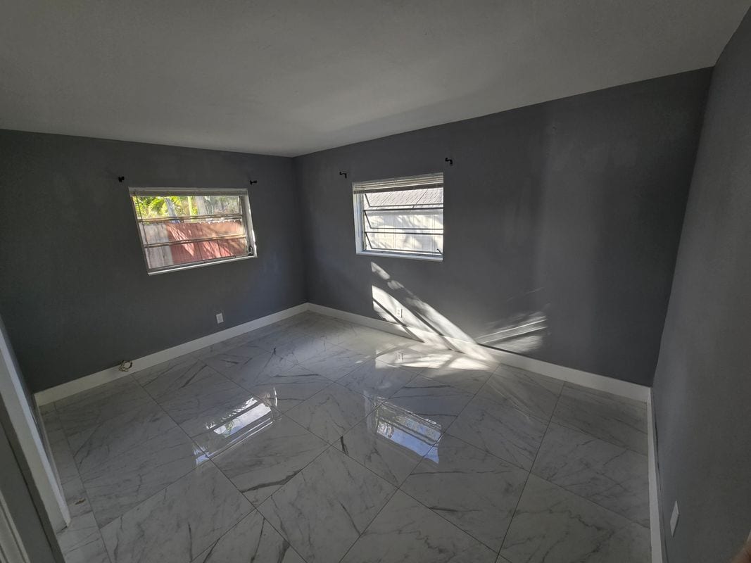 Building Photo - 1021 SW 32nd Ct