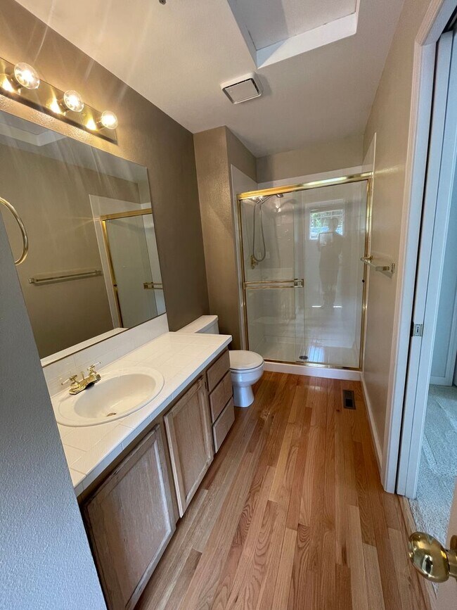 Building Photo - Kenmore Townhouse at Canterbury