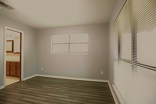 Building Photo - 16 Golf Vw Mnr