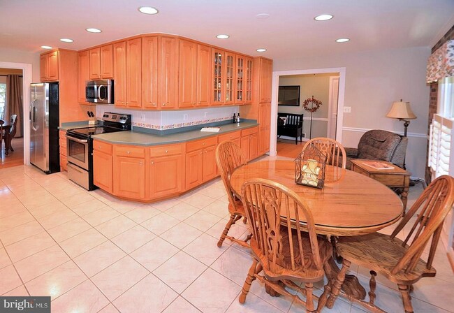 Building Photo - 610 John Marshall Dr NE