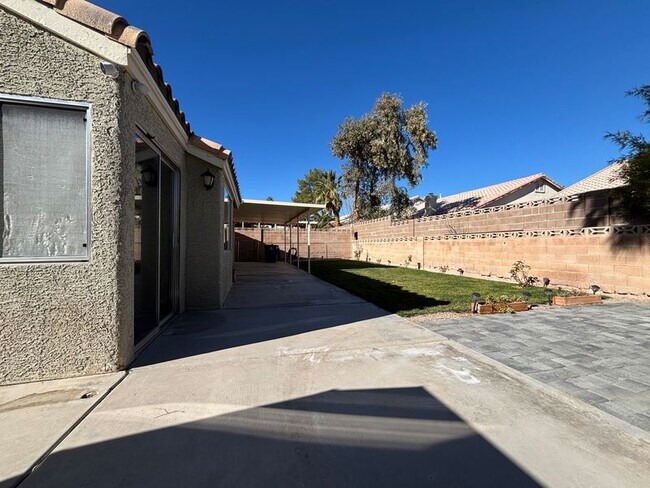 Building Photo - 870 Centaur Ave