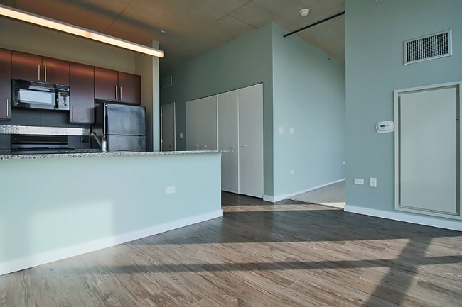 Building Photo - 1411 S Wabash Ave