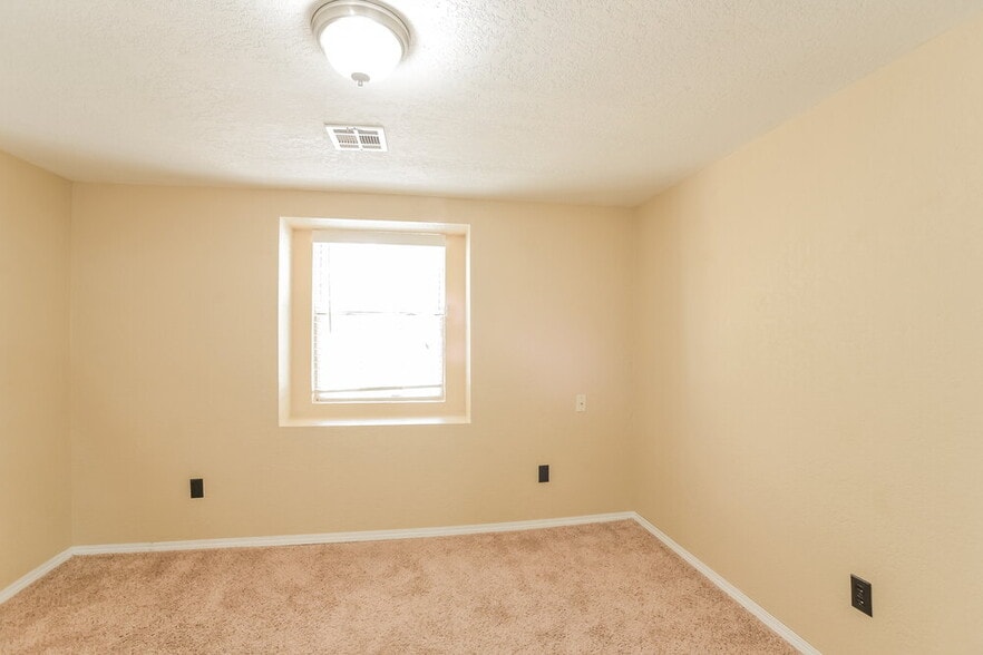 Building Photo - 616 Stoneridge Dr