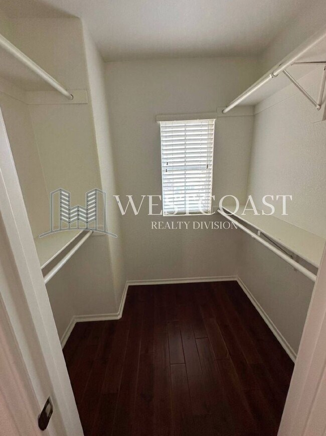 Building Photo - AVAILABLE NOW!!! 3 Bedroom 3 bath Private OASIS backyard in Vista, CA.