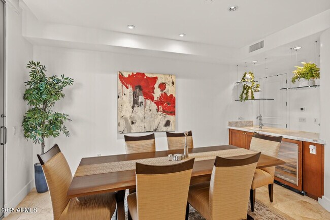 Building Photo - 2402 E Esplanade Ln