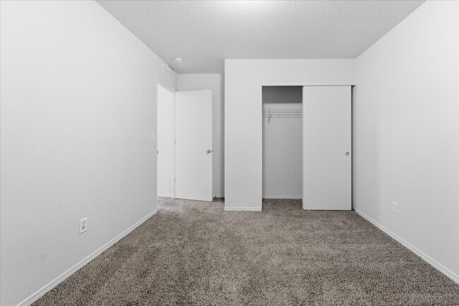 Building Photo - 12811 NE 49TH WAY