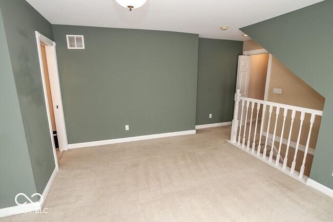 Building Photo - Sweet Spacious Townhome With Finished Base...