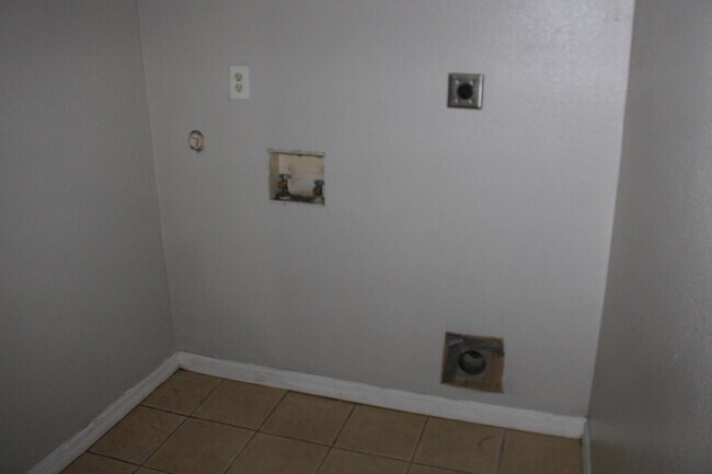 Building Photo - 1823 Smoke Tree Ln