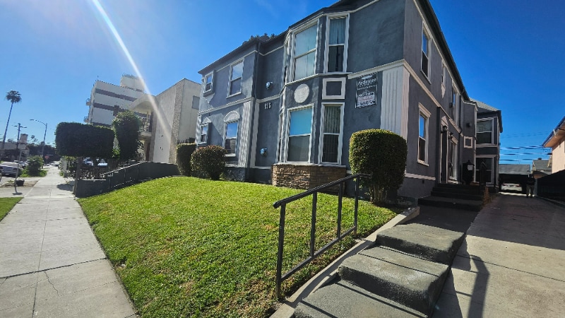 Building Photo - 915 S Ardmore Ave