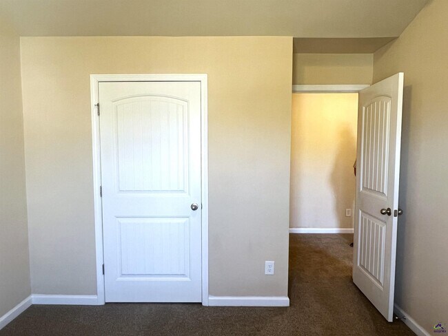 Building Photo - 807 Citrona Dr