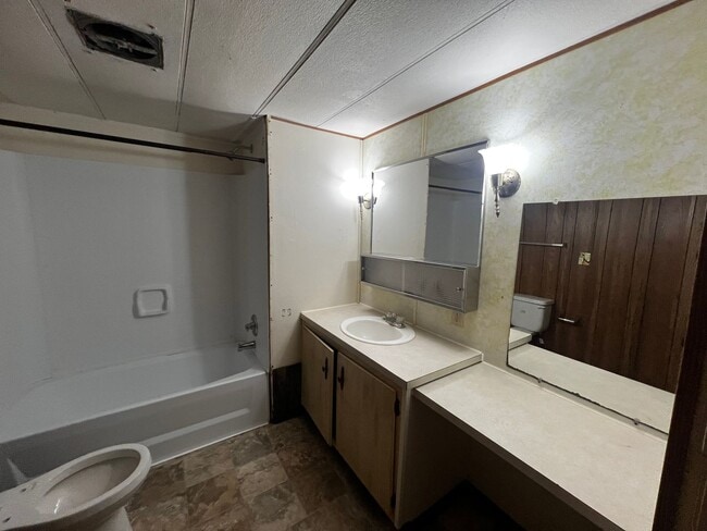 Building Photo - Cozy 2 Bedroom in Ferndale!