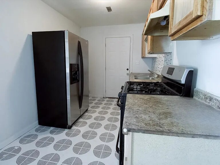 Building Photo - 133 St Thomas Ln