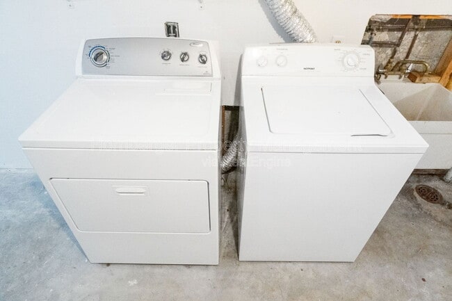 Building Photo - 7024 N Wiscomb St