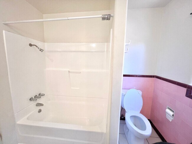 Building Photo - Cozy 2-Bedroom Home in San Bernardino $2,6...