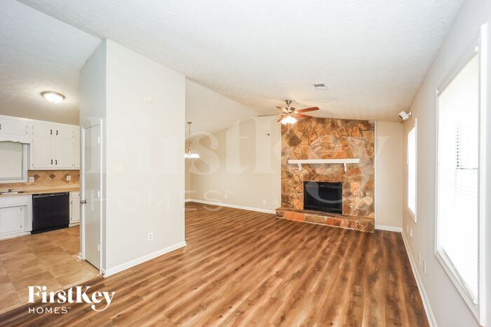Building Photo - 2097 Phillips Rd