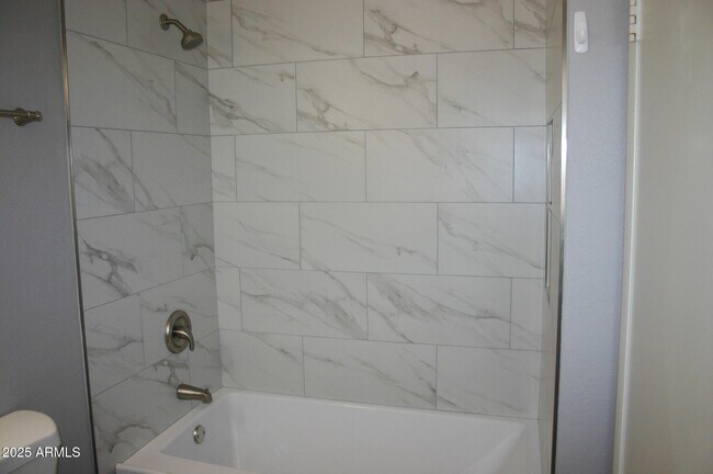 Building Photo - 2217 S Las Flores