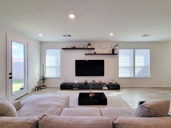 Building Photo - 8214 Leisure Pt Dr