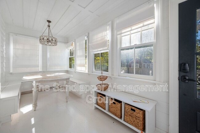 Building Photo - 216 W Carolina Ave